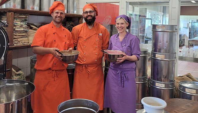 Marko Schnitter, Danny Riese und Vicky Riese erwarten bald wieder Gäste (Foto: Goethe Chocolaterie) Marko Schnitter, Danny Riese und Vicky Riese erwarten bald wieder Gäste (Foto: Goethe Chocolaterie)