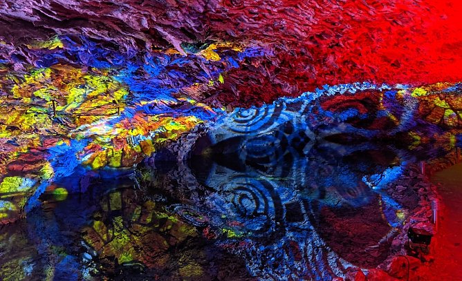 Lichterwelten in der Barbarossahöhle (Foto: Barbarossahöhle) Lichterwelten in der Barbarossahöhle (Foto: Barbarossahöhle)
