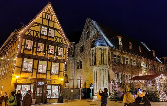 Der Quedlinburger Weihnachtsmarkt erstrahlt in vollem Glanz (Foto: P.Blei)