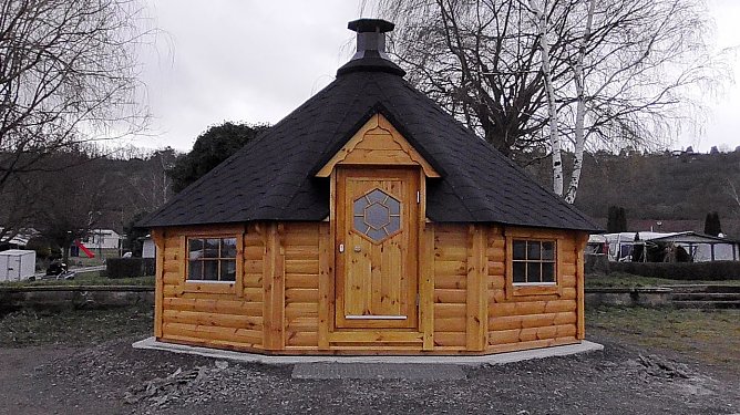 Neue Grillhütte (Foto: U. Reinboth ) Neue Grillhütte (Foto: U. Reinboth )