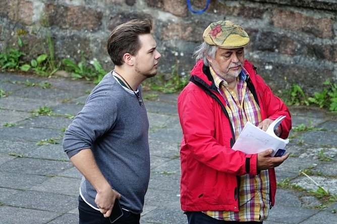 Regie - Mario Jantosch bei den Proben mit "M&uuml;ntzer" - Vivian Jantosch                                (Foto: C. Hacker,  Tourismus-Information Stolberg )