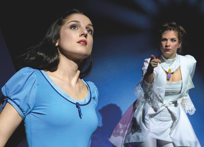 Schneewittchen in der Wiedigsburghalle (Foto: Theater Liberi) Schneewittchen in der Wiedigsburghalle (Foto: Theater Liberi)