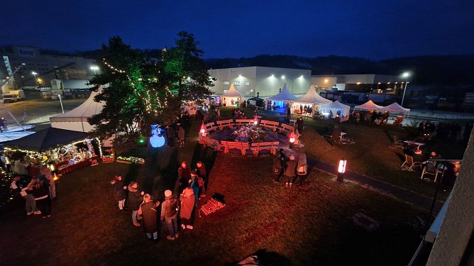 Weihnachtsmarkt auf dem Werksgel&auml;nde von Knauf (Foto: nnz)