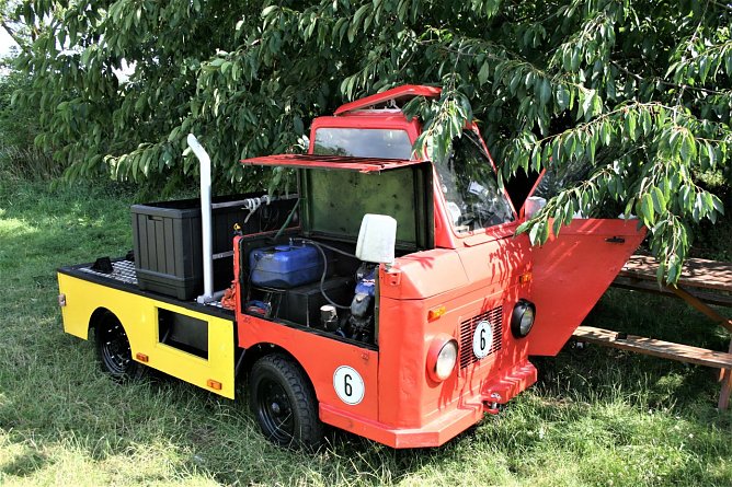 Unikat auf Campingplatz  (Foto: U. Reinboth )