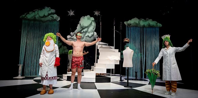 Szenenfoto "Des Kaisers neue Kleider" (Foto: Anke Neugebauer) Szenenfoto "Des Kaisers neue Kleider" (Foto: Anke Neugebauer)