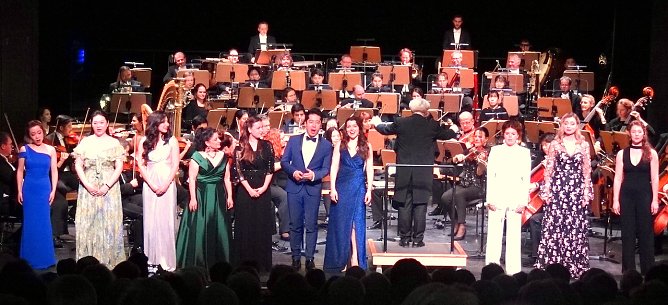 Abschlusstableau des Sinfoniekonzerts (Foto: C.Laude) Abschlusstableau des Sinfoniekonzerts (Foto: C.Laude)