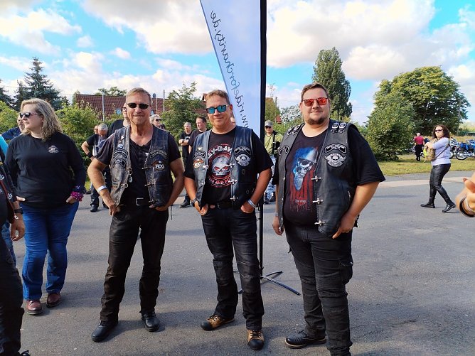 Wir machen Wald - vergangenes Wochenende trafen sich Motorradfahrer um f&uuml;r die gute Sache Gas zu geben (Foto: Cornelia Wilhelm)