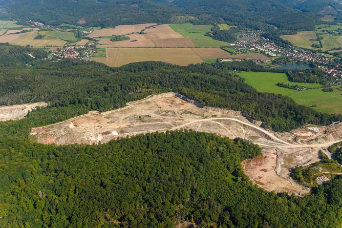Zerst&ouml;rte Landschaft des Alten Stolbergs bei Stempeda und Uftrungen - wollen wir diesen Naturverlust auch in Sachsen-Anhalt fortsetzen?  (Foto: BUND/Stephan R&ouml;hl)