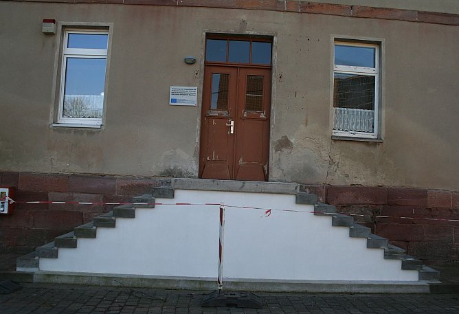 Neue Treppe am alten Dorfgemeinschaftshaus (Foto: Ulrich Reinboth)