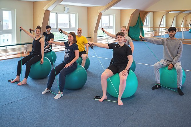 Ausbilder und Sch&uuml;ler freuen sich auf den tag der offenen T&uuml;r (Foto: SBZ Nordhausen)