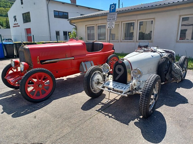Schmuckstücke in Rot und Weiß (Foto: Ostklassikerklub Wolkramshausen) Schmuckstücke in Rot und Weiß (Foto: Ostklassikerklub Wolkramshausen)