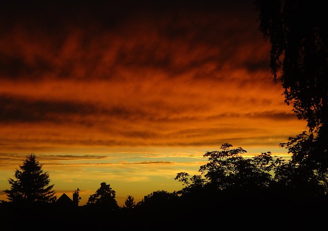 Sonnenuntergang am ersten Septemberabend (Foto: Bernd Thielbeer)