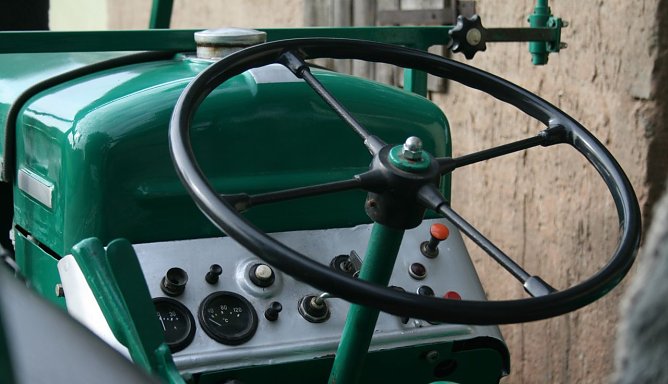 Treckerfreunde treffen sich (Foto: U.Reinboth ) Treckerfreunde treffen sich (Foto: U.Reinboth )