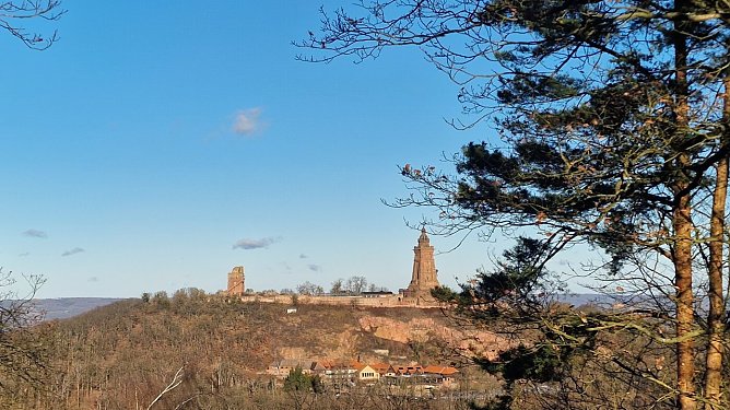 Ein klarer Dezembertag am Kyffhäuser (Foto: agl) Ein klarer Dezembertag am Kyffhäuser (Foto: agl)