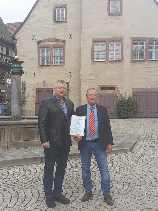 Bild: AfD-Fraktion &uuml;berreicht Spende 