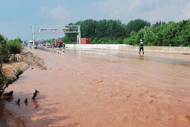 &Uuml;berflutet und gesperrt