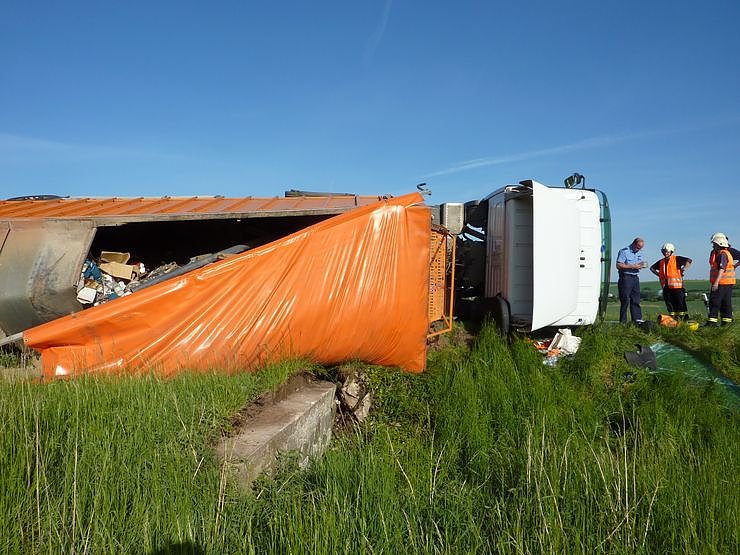 Umgekippter Lkw blockierte B4