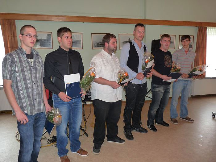 Zeugnisse &uuml;bergeben