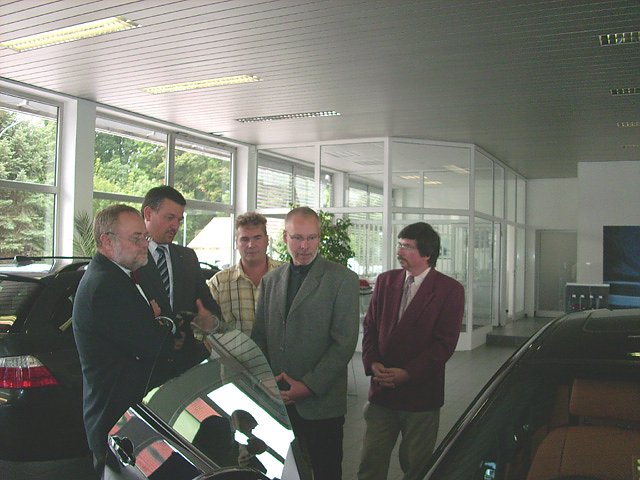 &Uuml;bergabe Spendenfahrzeug durch das Autohaus Fritze Sondershausen