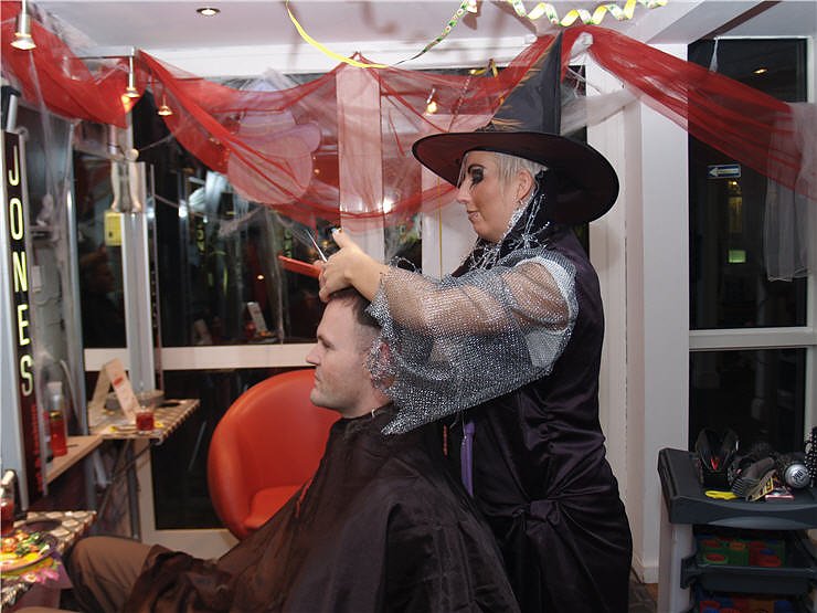 Halloween Party Nordhausen: Fris&ouml;r Jones, Grease, Destille, Schabernack