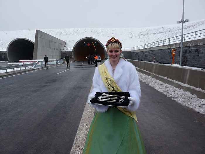 Er&ouml;ffnung Schm&uuml;cketunnel
