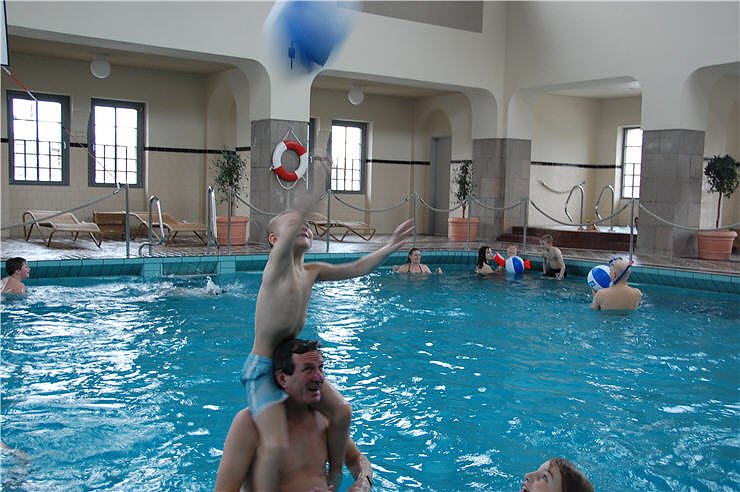 Pool-Party im Badehaus.NNZ-City Scout on Tour