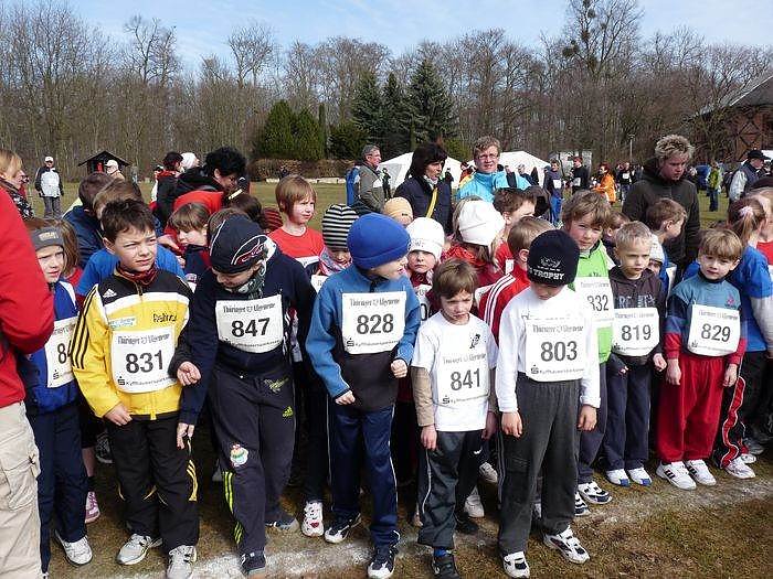 Kinder und Jugendliche beim Possenlauf