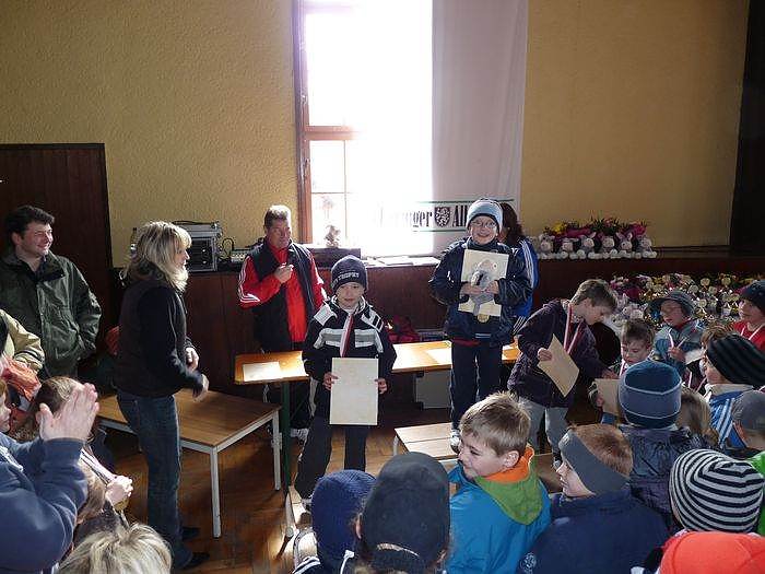 Kinder und Jugendliche beim Possenlauf