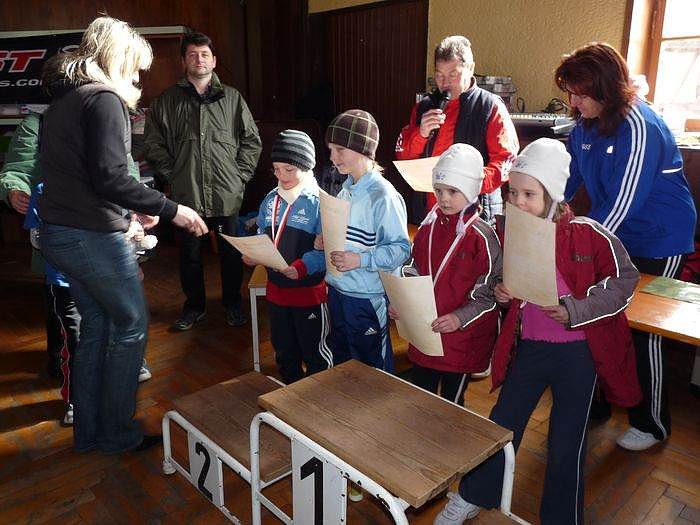 Kinder und Jugendliche beim Possenlauf