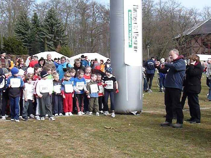 Kinder und Jugendliche beim Possenlauf