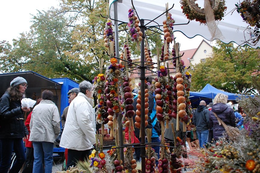 Kaufte zwar kaum jemand, sehen aber immer wieder gut aus und geben dem Markt seinen Namen: Zwiebeln.
