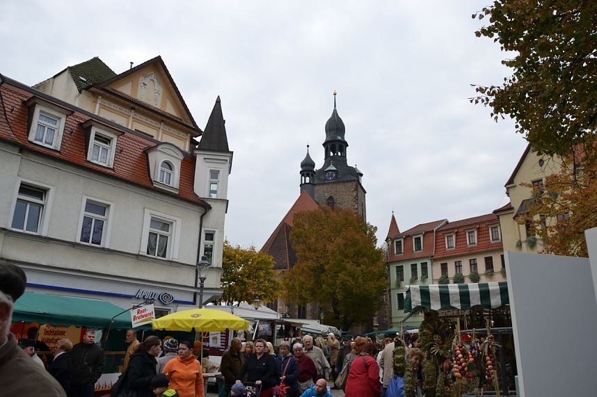 Hat sich l&auml;ngst zu einem echten Volksfest entwickelt: der Hettstedter Zwiebelmarkt.