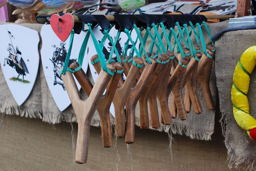 Bis vor wenigen Jahren bastelten sich Kinder noch selbst ihre Schlappschleudern.