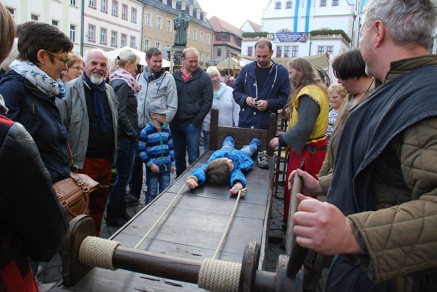 Hier will aber einer schnell wachsen. Streckbank zum Ausprobieren und Am&uuml;sieren. 