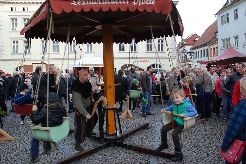 &Ouml;kologisch unbedenklich und trotzdem ein riesiger Spa&szlig; f&uuml;r kleine Kinder: das muskelbetriebene Karussell.