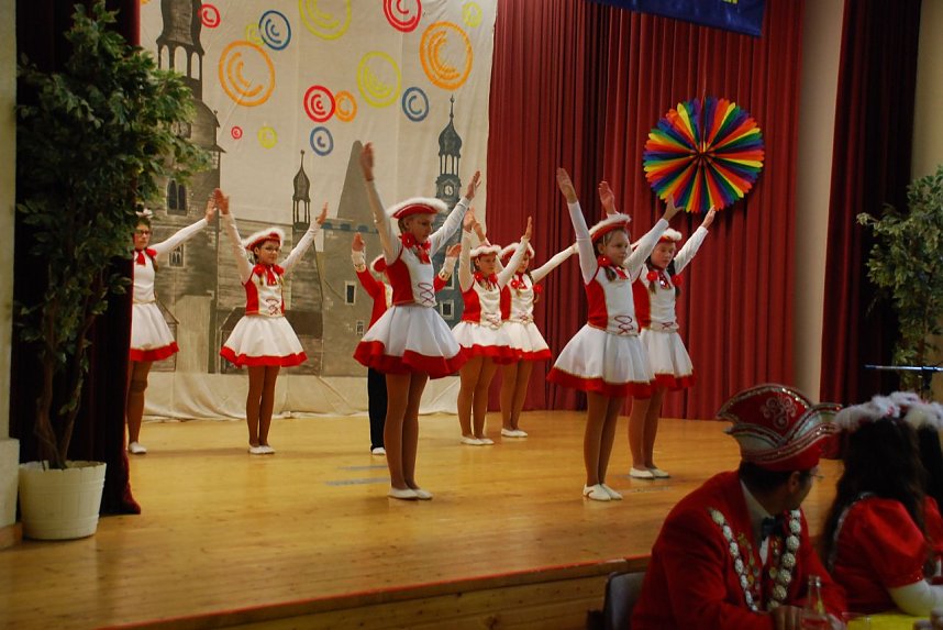 Mit flotten T&auml;nzen begeisterten die J&uuml;ngsten des Karnevalsvereins.