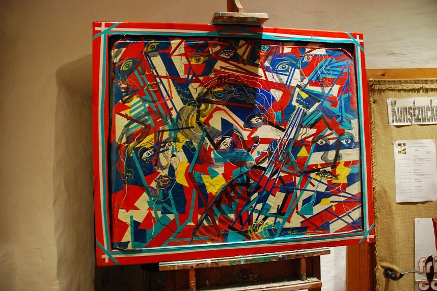 Eine 1995 entstandene Collage von Heinz Fleischmann mit dem Titel "Elvis lebt", platziert auf einer Staffelei im Eingangsbereich des Zuckerhutes.