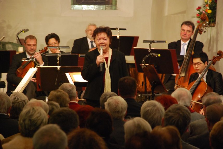 "Die gute Seele des Hauses", wie ein Gast sagte: Waltraud Hornickel. Sie geh&ouml;rt zu den Initiatorinnen, die vor mehr als 20 Jahren halfen, die Gangolfkirche vor dem Einsturz zu bewahren. L&auml;ngst ist die sanierte Kirche ein unverzichtbarer Ort der Kultur in der Kupferstadt.