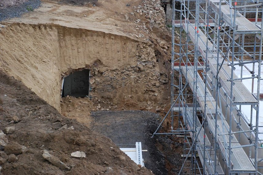 Wenn eines Tages die Erinnerungen an den Jobcenter-Neubau l&auml;ngst verblasst sind, werden diese jahrhundertealten Keller noch von der M&uuml;he k&uuml;ndigen, die einst Menschen auf sich nahmen, um nat&uuml;rlich gek&uuml;hlte Vorratskammern zu schaffen.