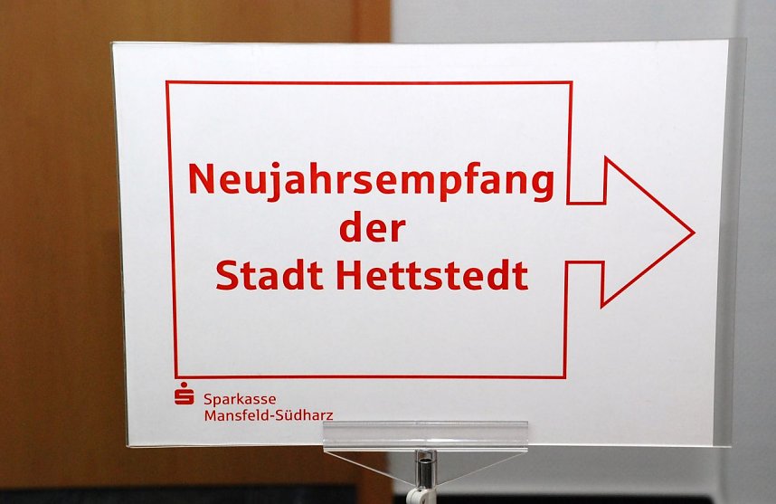 Ein Schild wies den Besuchern den Weg zum Festsaal in der Sparkasse.