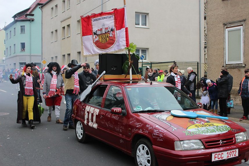 N&auml;rrinnen und Narren trotzen Wetter (1)