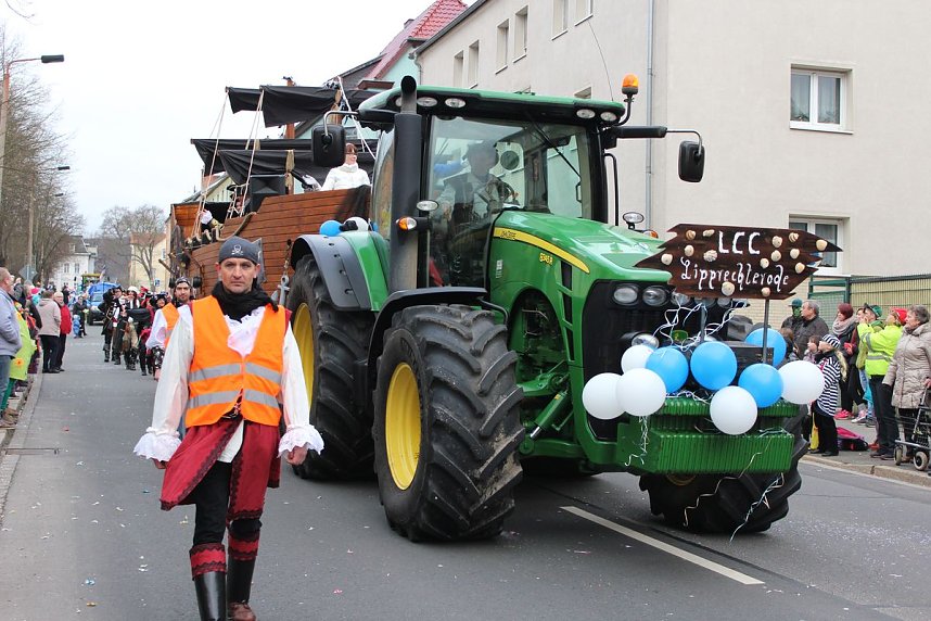 N&auml;rrinnen und Narren trotzen Wetter (1)