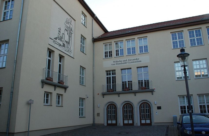 Die Namen &auml;ndern sich, der Anspruch bleibt: Wer hier hinein geht, kommt in der Regel kl&uuml;ger heraus.