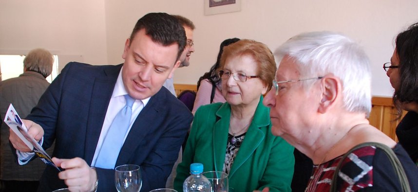 Wird die Landtagswahl am 13. M&auml;rz Geschichte schreiben? Der Chef der CDU-Fraktion im Landtag, Andr&eacute; Schr&ouml;der, im Gespr&auml;ch mit anderen Vereinsmitgliedern.