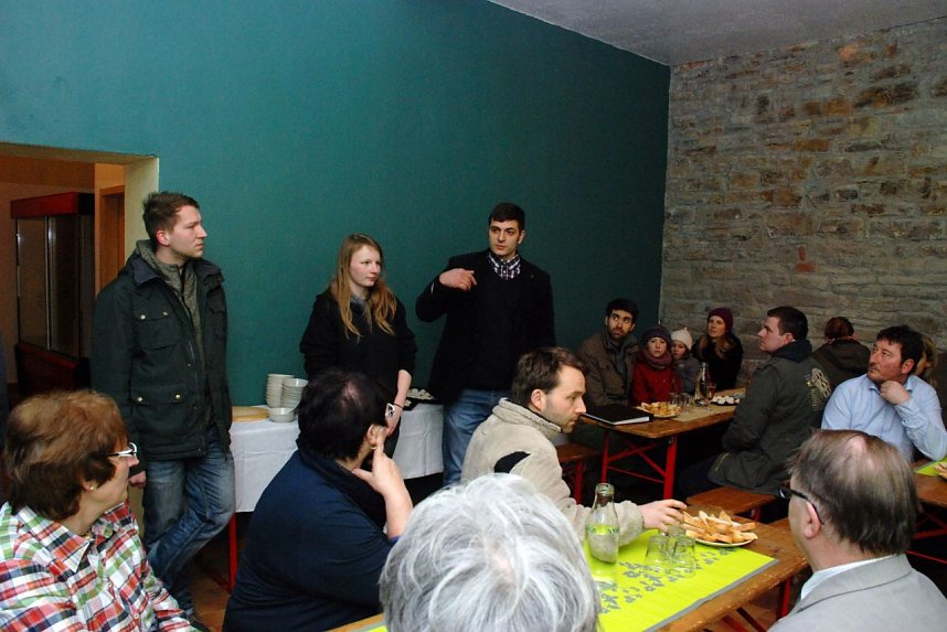 Sie stellen ihren G&auml;sten das Unternehmen vor: Ludwig Schulze, Alexandra B&ouml;ttger und Tobias Fritzsche (v. l.).