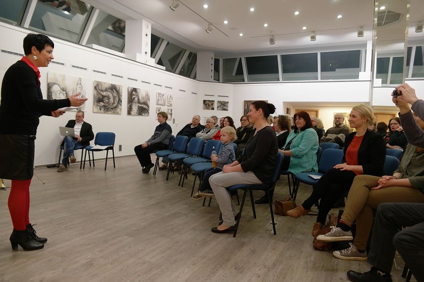 Roter Faden in der Galerie in der Kreissparkasse Nordhausen