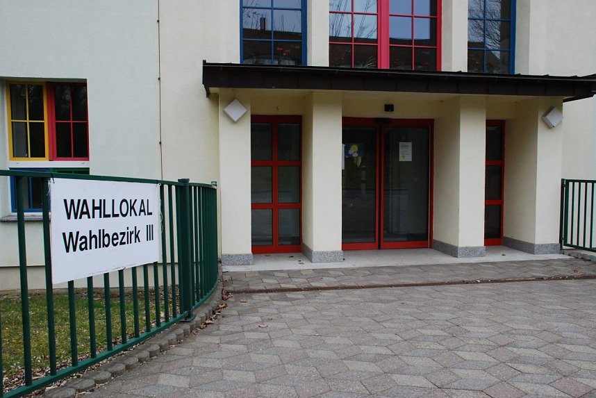 Auf den Wahlbenachrichtigungen erfuhr jeder Wahlberechtigte, wo er w&auml;hlen gehen darf. Hier das Wahllokal in der Eisleber Fr&ouml;belstra&szlig;e.