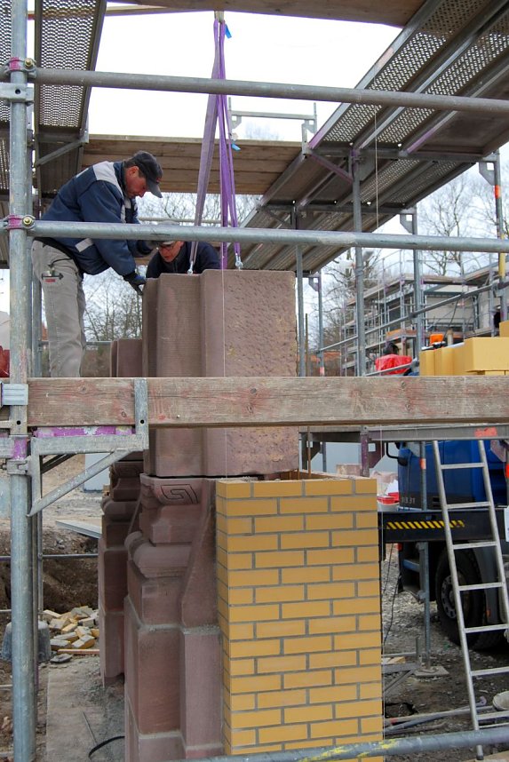 Das historische Portal des Eisleber Krankenhauses entsteht neu.