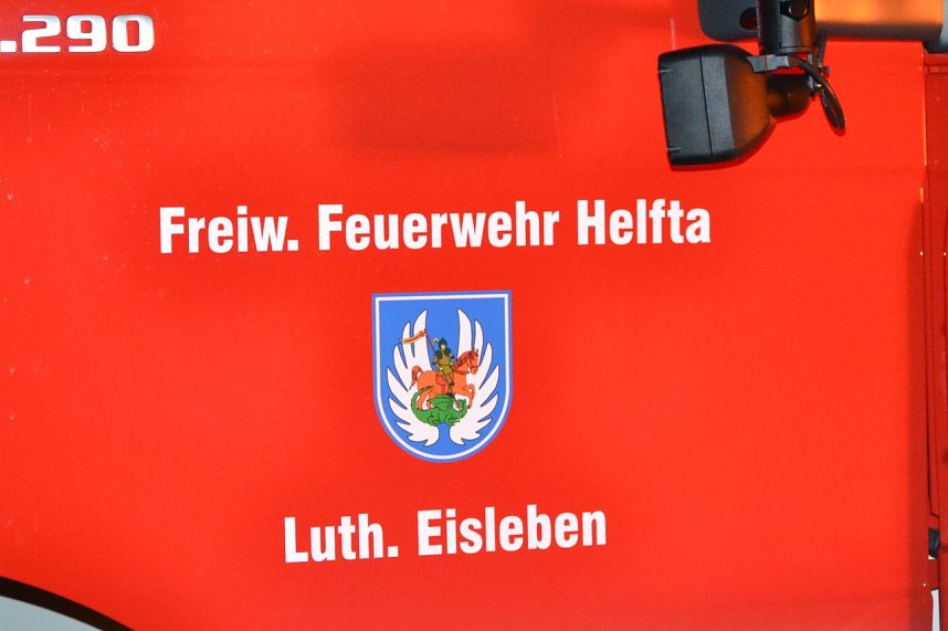 Nichts mit einem gem&uuml;tlichen Abend: Die Helftaer Kameradinnen und Kameraden wurden zum L&ouml;schen mehrerer ganz offensichtlich vors&auml;tzlich gelegter Br&auml;nde gerufen. Wer sie bei ihrer Arbeit beobachtete, staunte &uuml;ber die Souver&auml;nit&auml;t und Professionalit&auml;t, mit der sie die Br&auml;nde in k&uuml;rzester Zeit unter Kontrolle bekamen. 
