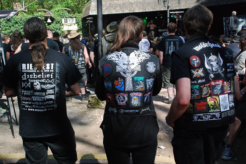 Auf der Suche nach einem Geburtstagsgeschenk muss nur das T-Shirt gelesen und eine passende CD besorgt werden. Metal-Fans senden Signale aus - und machen es ihren Liebsten leicht.